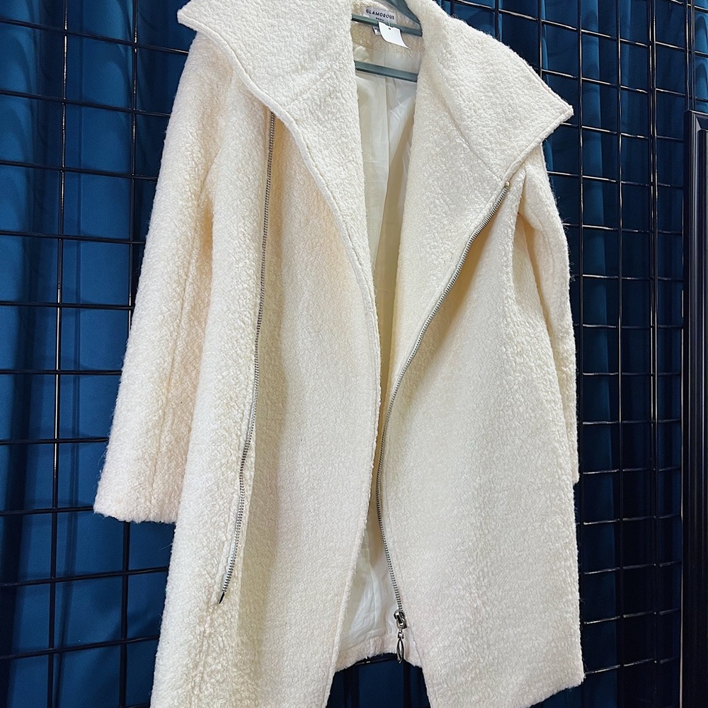 Glamorous white trench coat
